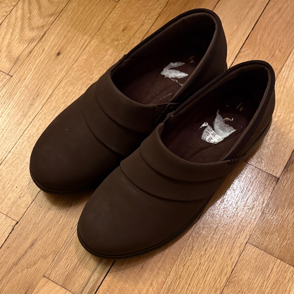 NWOT Easy Street Slip-On Shoes